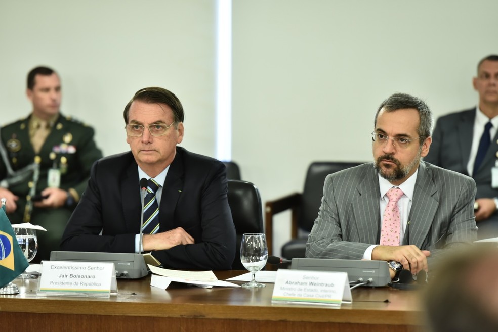 Bolsonaro defende a fala de ministros em vídeo: 