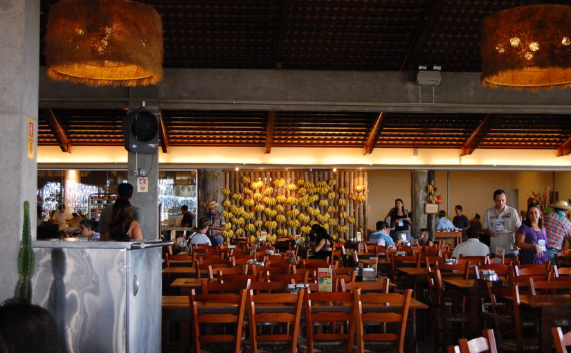 Reabertura de bares e restaurantes em Brasília traz esperança para os trabalhadores