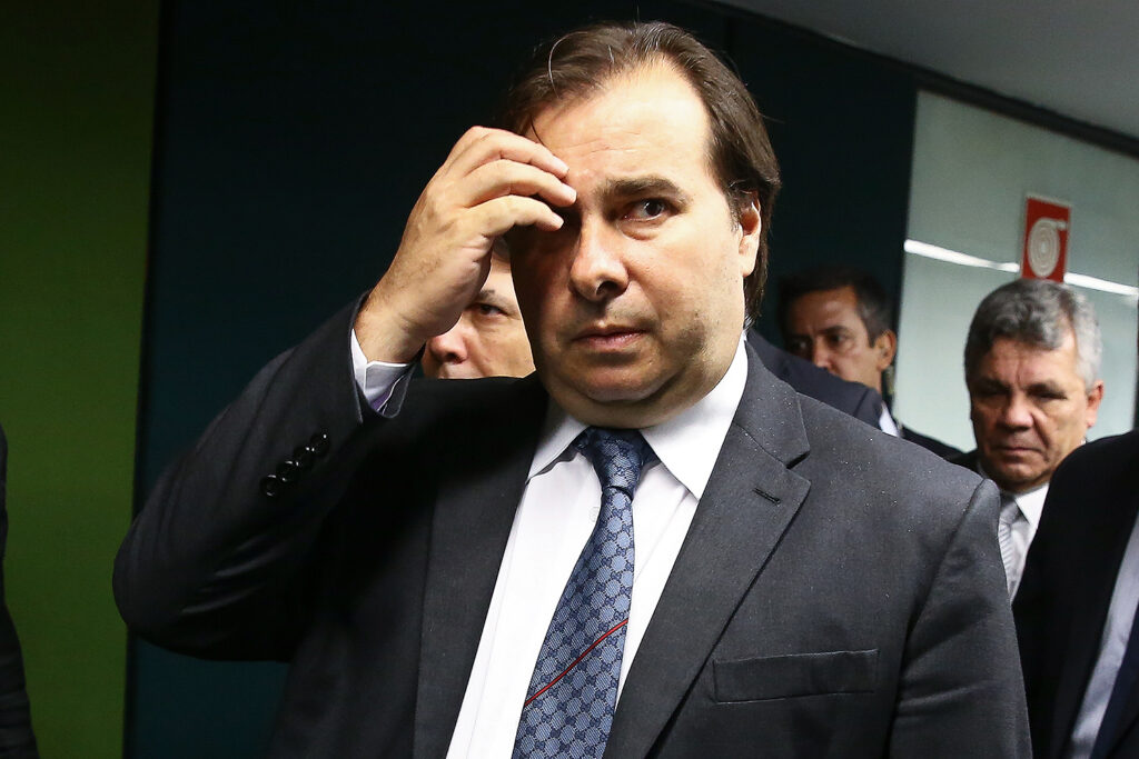 Rodrigo Maia defende aprovação de projeto que criminaliza "fake news"