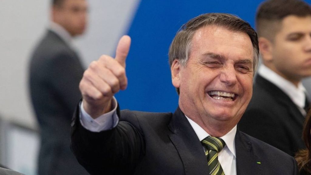 Ataques a Bolsonaro durante a pandemia fortaleceram economicamente o governo