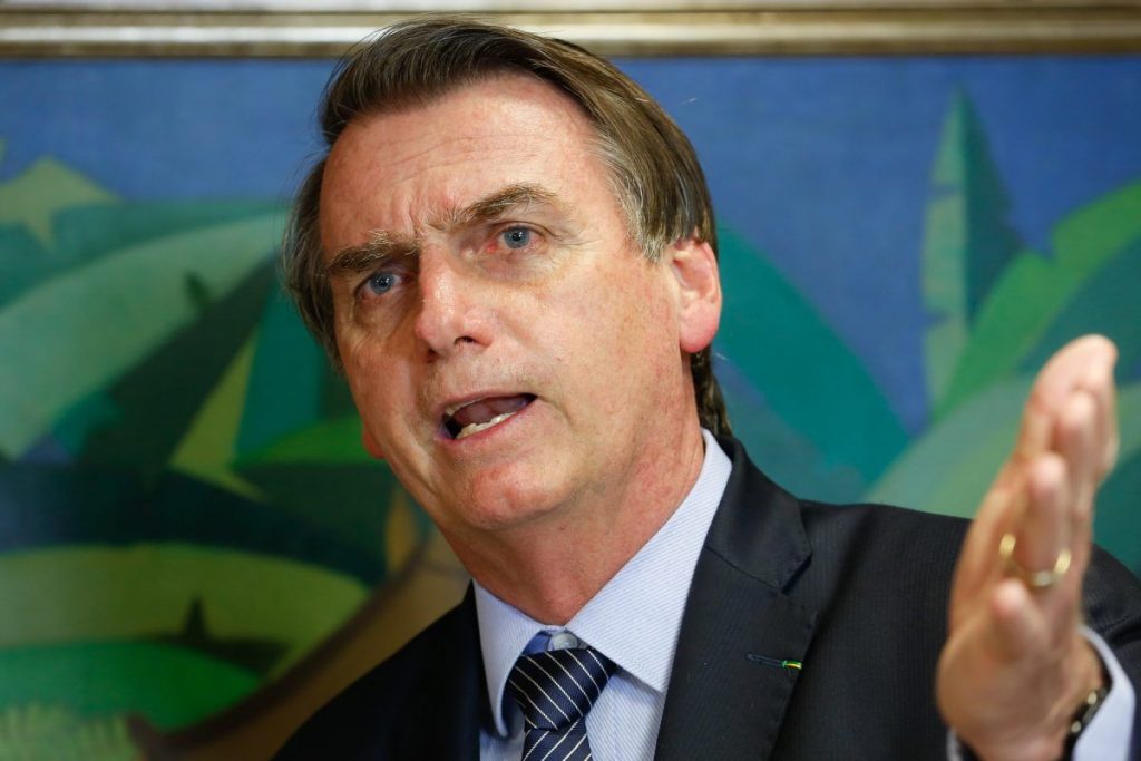 "A desinformação foi uma arma largamente utilizada", diz Bolsonaro sobre a pandemia