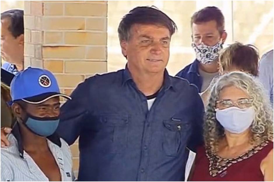 Bolsonaro confirma auxílio emergencial até dezembro: “Vamos continuar com ele