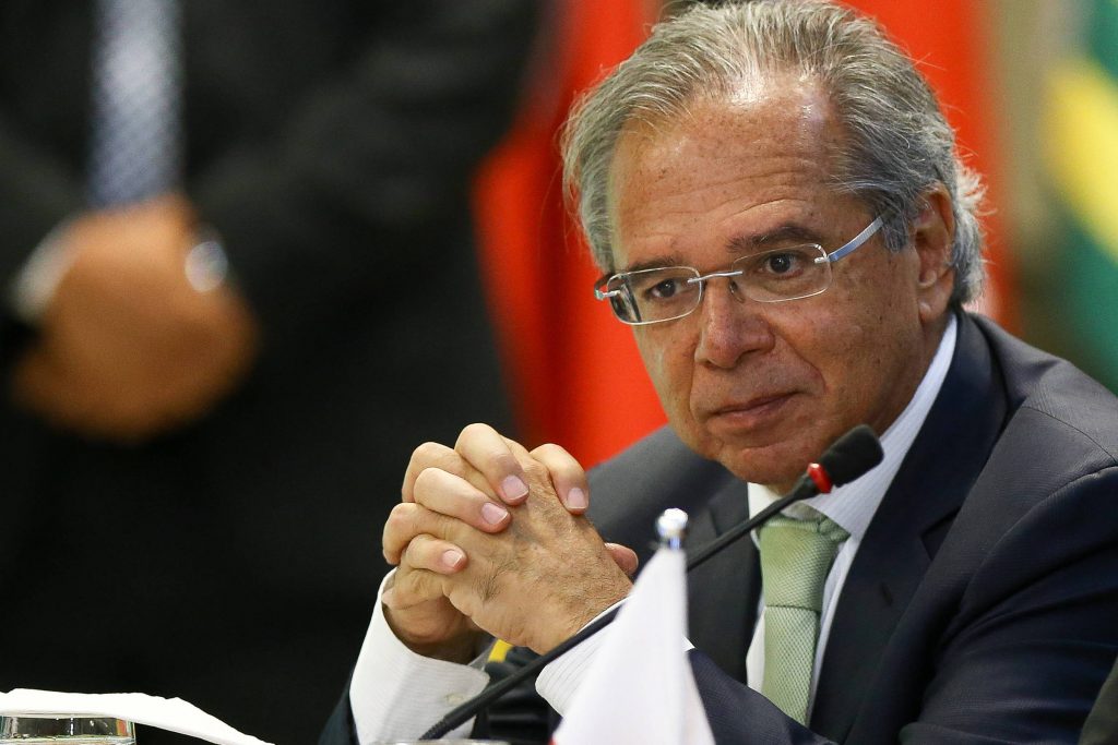 Guedes anuncia "concursos" e "promoção por mérito” com Reforma Administrativa