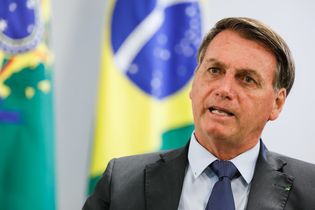 Bolsonaro rebate críticas: "Já pensou se o homem do campo tivesse ficado em casa?"