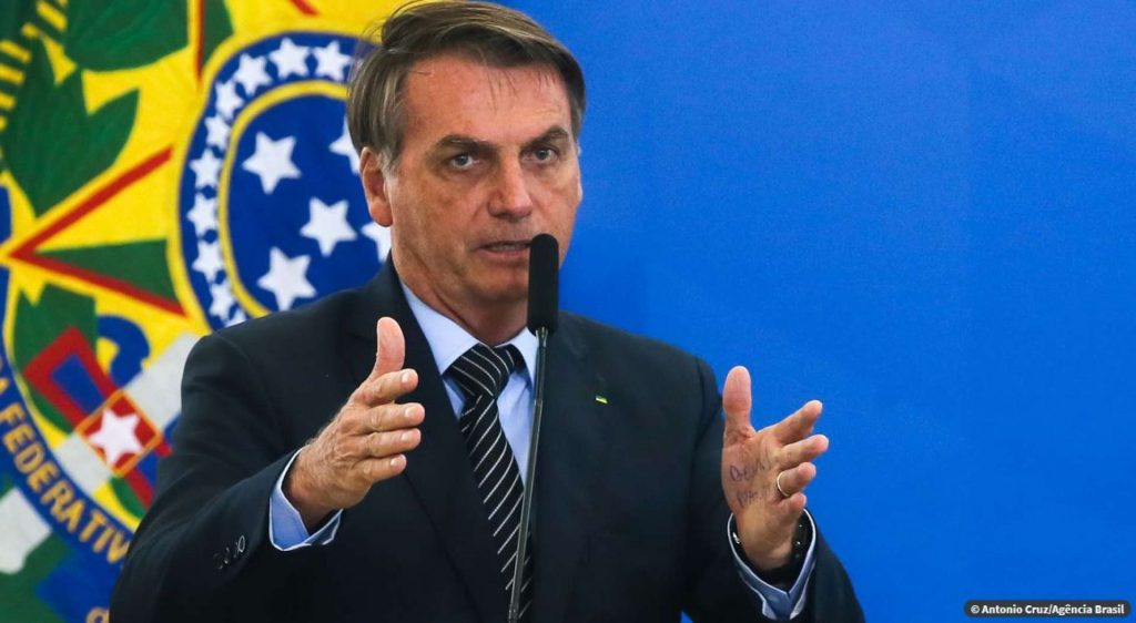 Bolsonaro pede para a população não votar em prefeito "que fechou tudo" na pandemia