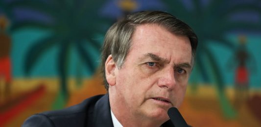 Bolsonaro nega interferência na Petrobrás: "O petróleo é nosso ou de pequeno grupo?"