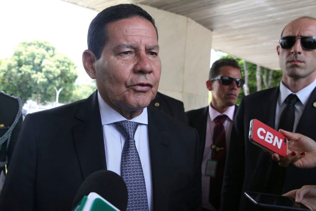Mourão defende Bolsonaro em caso da Petrobrás: "O mercado é rebanho eletrônico"