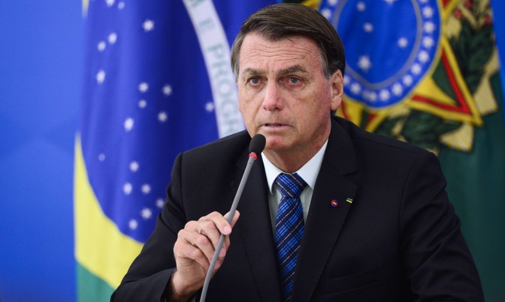 "Entramos com Ação Direta de Inconstitucionalidade" contra decretos, diz Bolsonaro