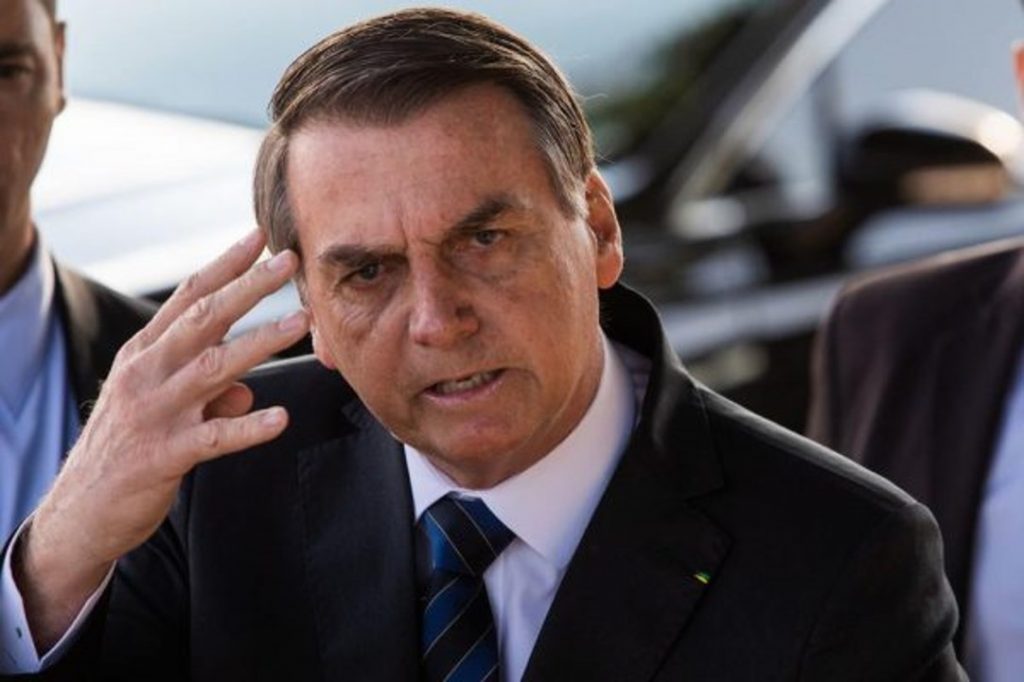 "O país está dividido. Há uma luta política ferrenha para 2022", lamenta Bolsonaro