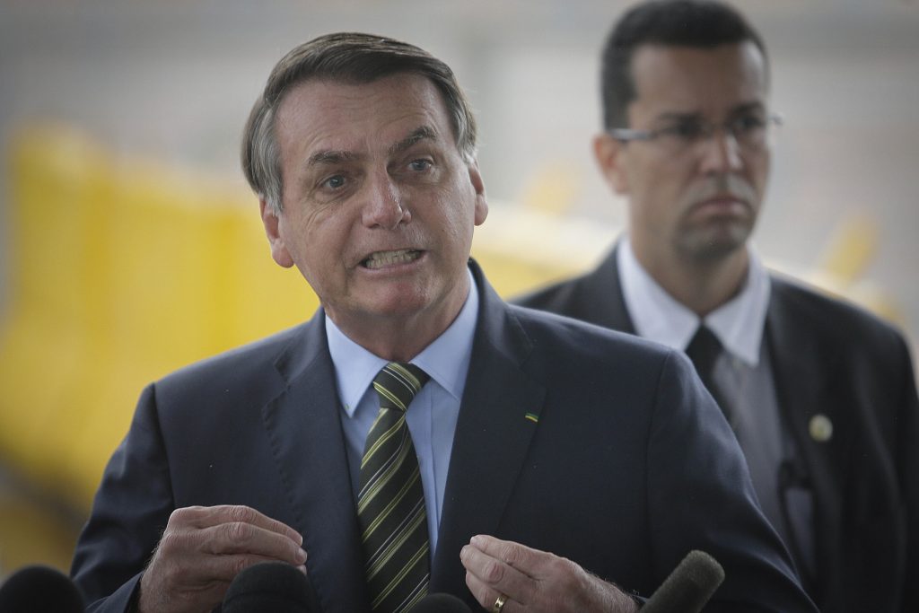 Bolsonaro diz que "não vai ter lockdown nacional” e que está se "lixando para 2022"