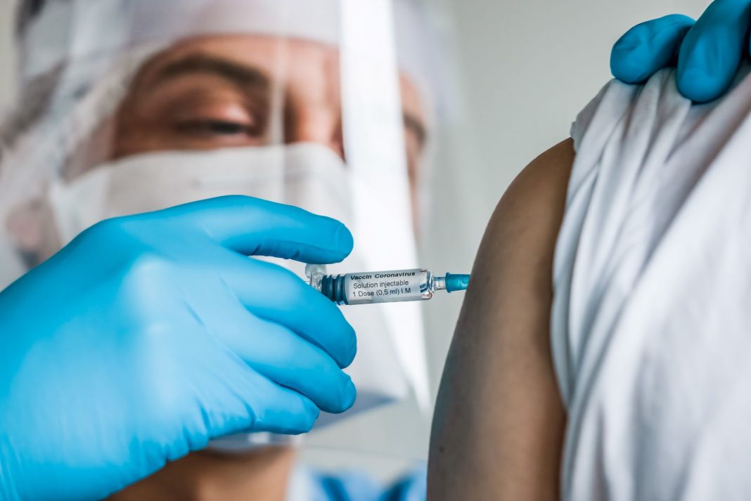 Brasil atinge 20 milhões de vacinados e 42 milhões de doses já distribuídas