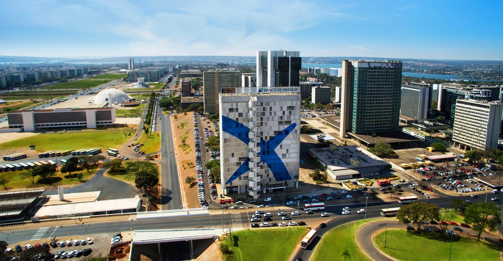 Banco de Brasília abre 100 vagas em concurso público com salário de até R$ 8,1 mil