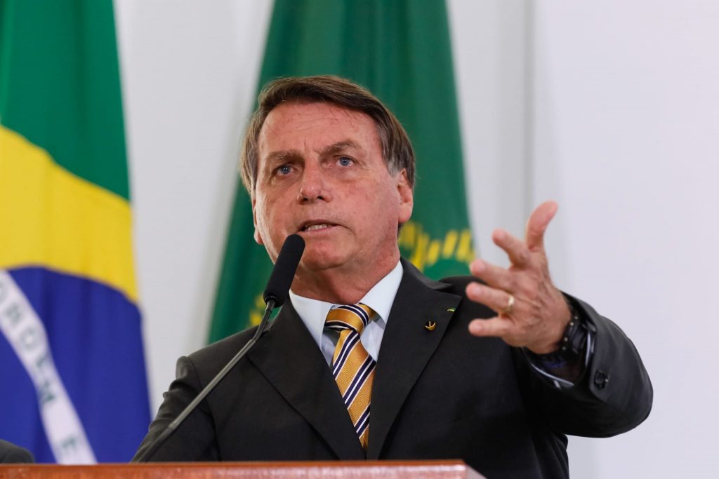 "Só Deus me tira da cadeira presidencial", declara Bolsonaro sobre ameaças de impeachment