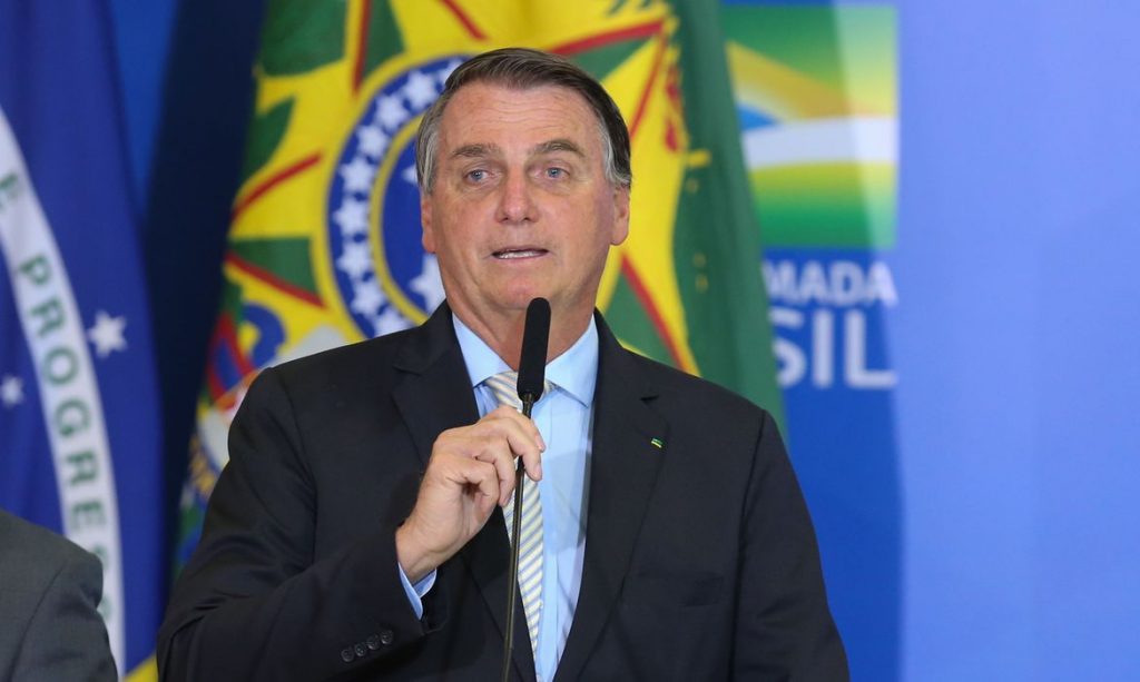 Bolsonaro critica a oposição na pandemia: “É o tempo todo o pessoal só atrapalhando"