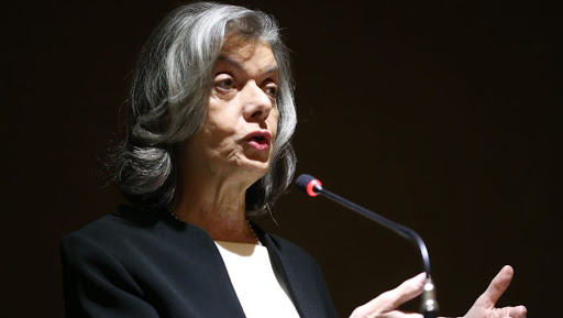 Maioria do STF derruba lei que obrigava a presença da Bíblia em bibliotecas e escolas