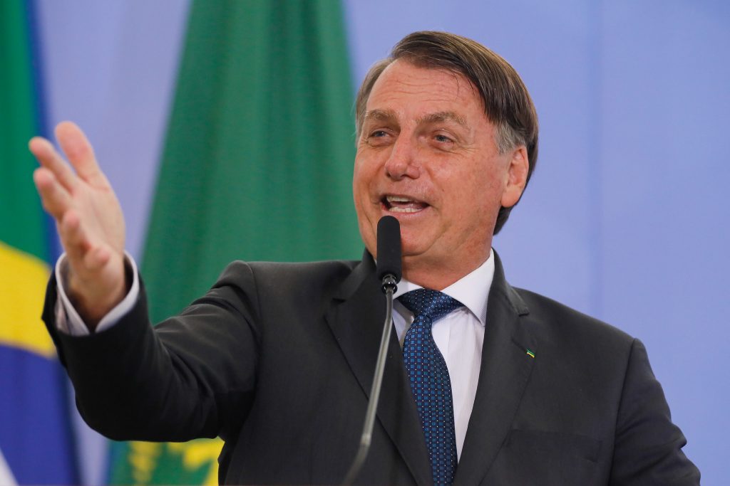 Bolsonaro ironiza queda de invasões de terra do MST: "Fazendeiro pode andar armado"