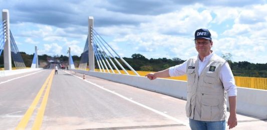 Tarcísio inaugura mais uma ponte: 'Dinheiro de balsa agora vai pra cervejinha'