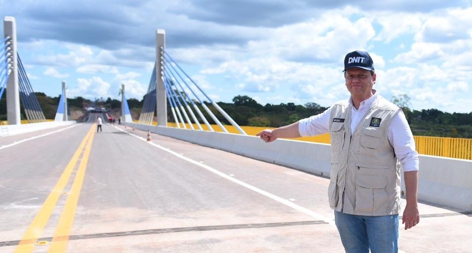 Tarcísio inaugura mais uma ponte: 'Dinheiro de balsa agora vai pra cervejinha'