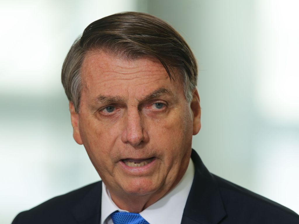 Quem deseja voltar ao poder promove "pânico e o caos" no Brasil, diz Bolsonaro