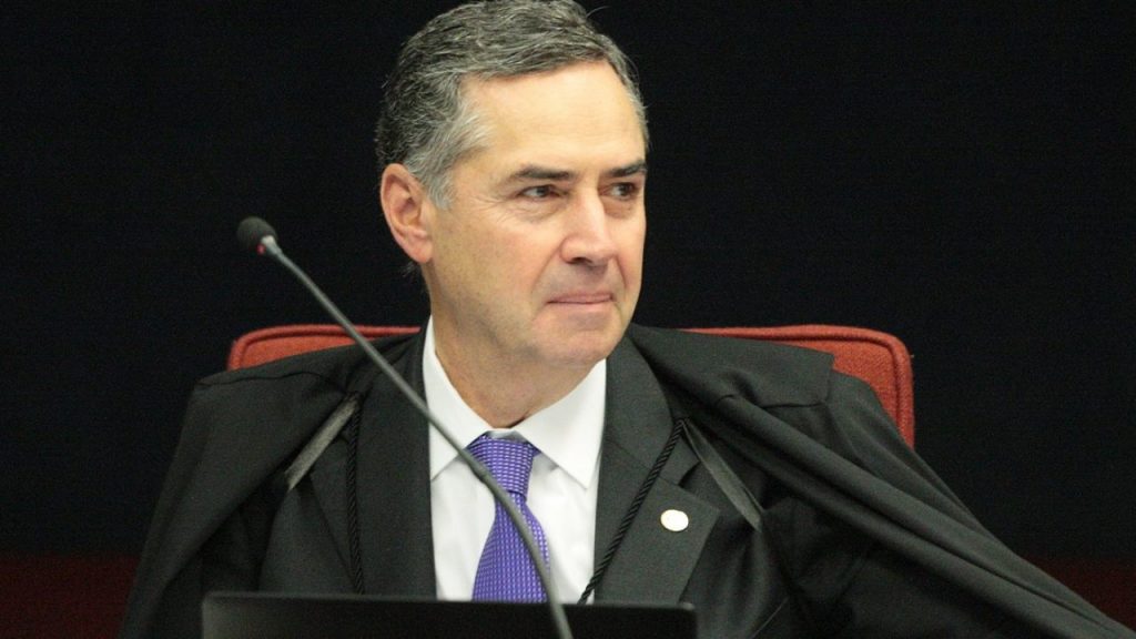 Barroso diz que desconfiança das urnas eletrônicas é "teoria conspiratória"