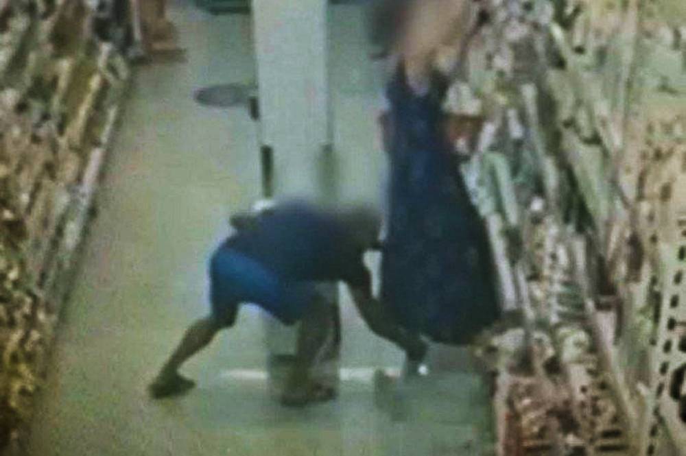 VÍDEO: homem é flagrado filmando partes íntimas de mulher em mercado de Brasília