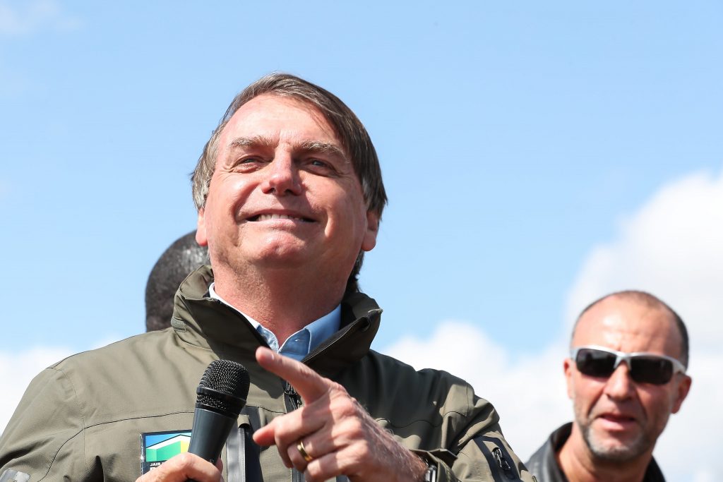 Bolsonaro ironiza e sugere a Renan Calheiros fazer "CPI do leite condensado"