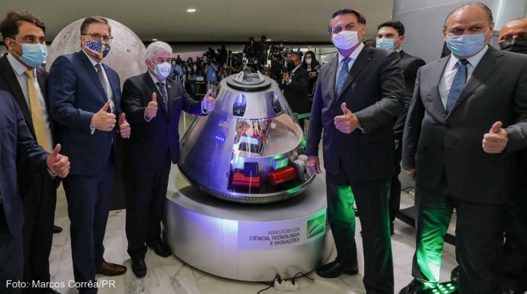 Bolsonaro anuncia participação do Brasil em avançado programa espacial dos EUA