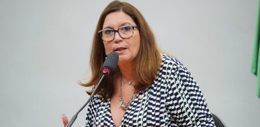 Kicis: "Apenas Brasil, Butão e Bangladesh usam as urnas eletrônicas de 1° geração"