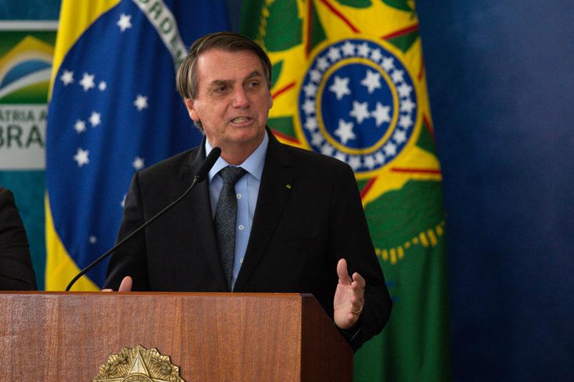 Bolsonaro diz que Bolsa Família será aumentado para R$ 300,00 e anuncia novo auxílio