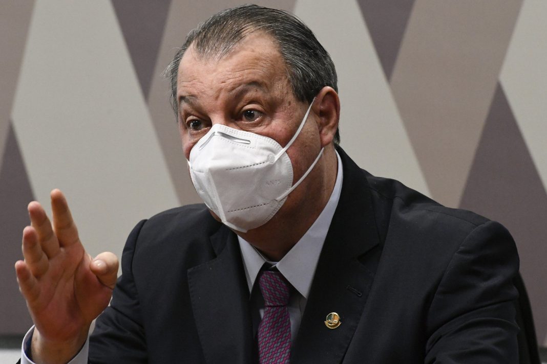 Acusado de corrupção, presidente da CPI da Covid está proibido de deixar o Brasil