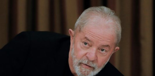 "Voto impresso é voltar pra época dos dinossauros", diz Lula sobre nova proposta