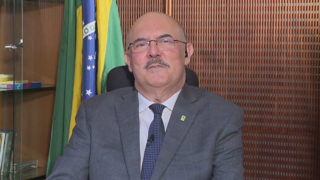 "Somos um dos últimos países com escolas fechadas", diz ministro da Educação