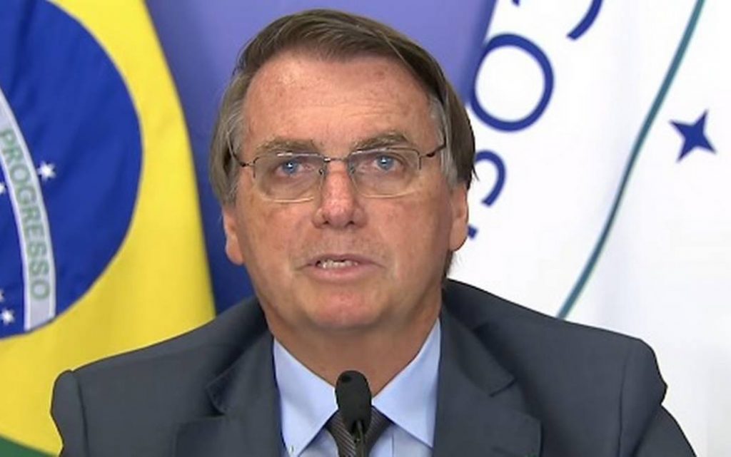 Bolsonaro acusa o STF de "fake news" e crime por decisão sobre governadores