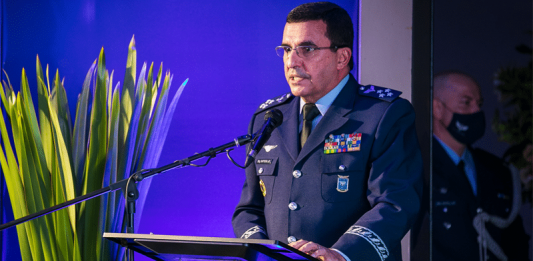 "É um alerta às instituições", diz comandante da Aeronáutica sobre nota da Defesa