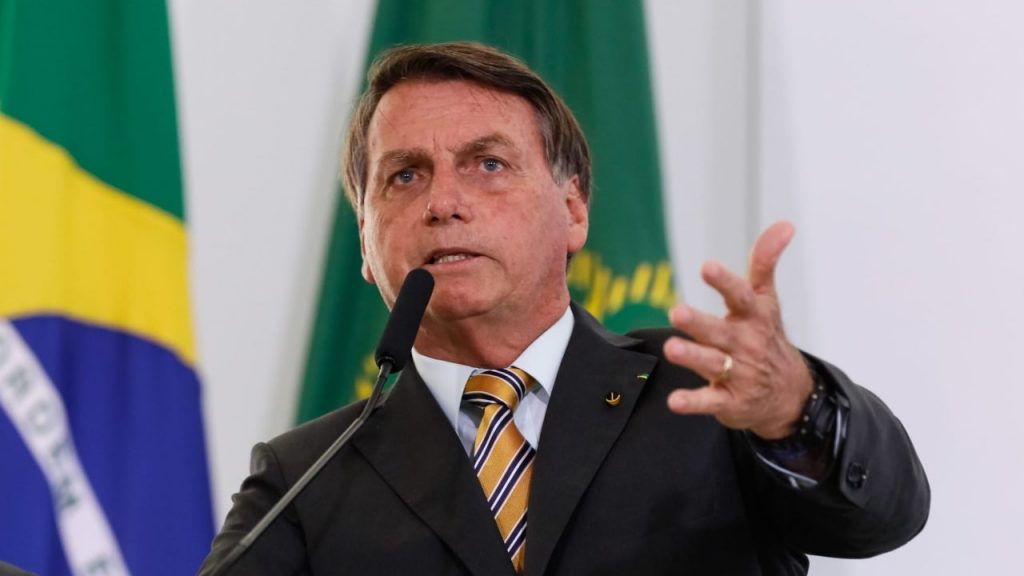 Bolsonaro diz que tentará provar fraude nas urnas: 'Fizemos contatos com hackers'