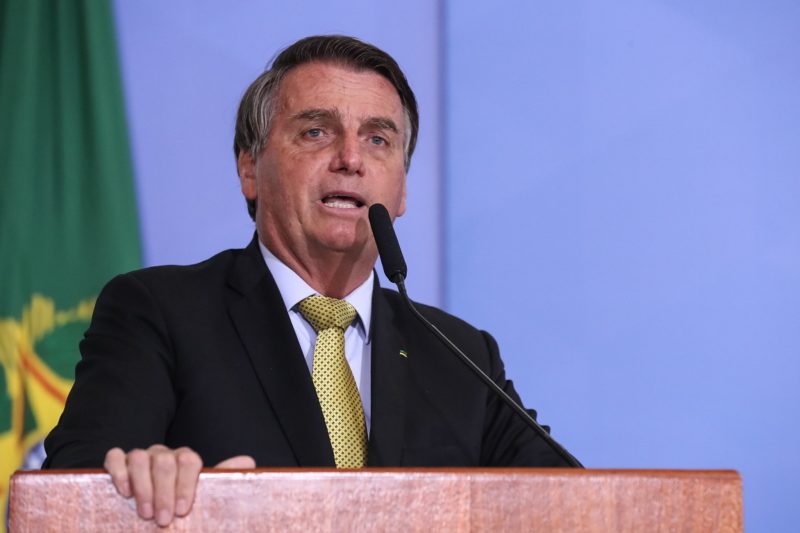 "Ou fazemos eleições limpas no Brasil, ou não fazemos eleições", diz Bolsonaro