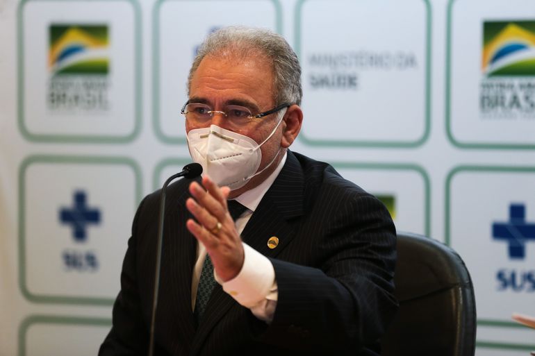 Mortes e casos de covid-19 caem 40%; Brasil tem 96 milhões de vacinados com 1ª dose