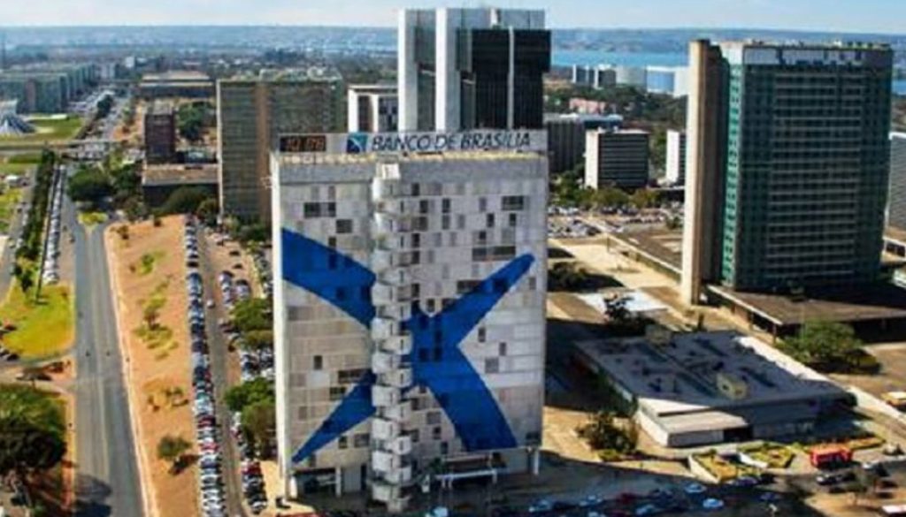 Milhares de candidatos vão disputar o concurso do Banco Regional de Brasília