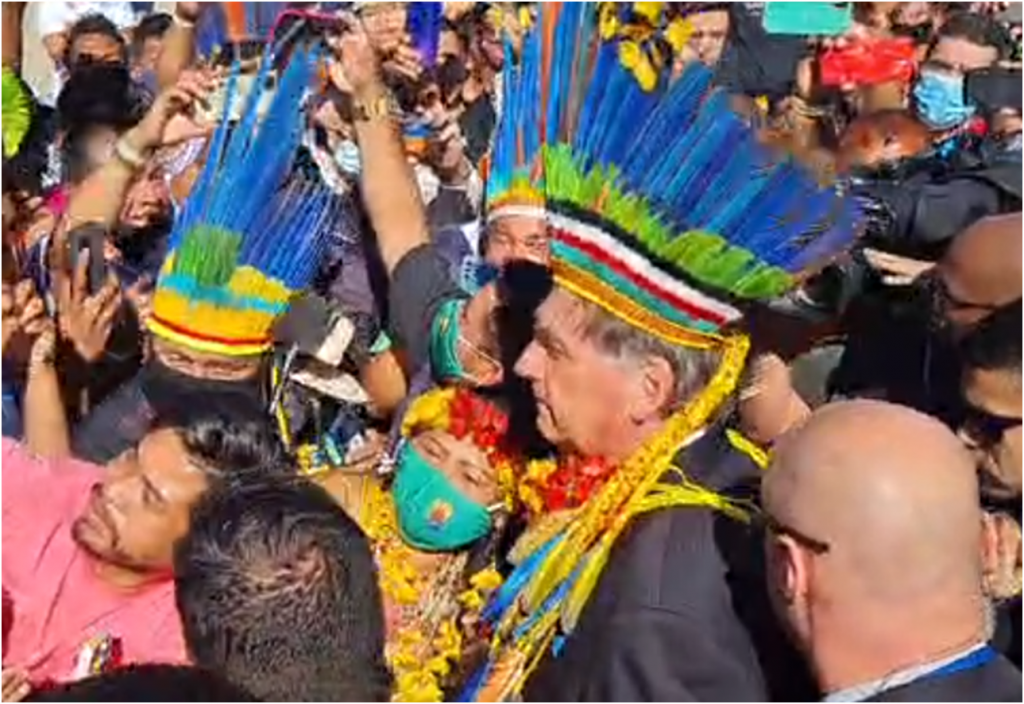 Bolsonaro recebe o apoio de indígenas: "Não queremos ONG, queremos trabalho"