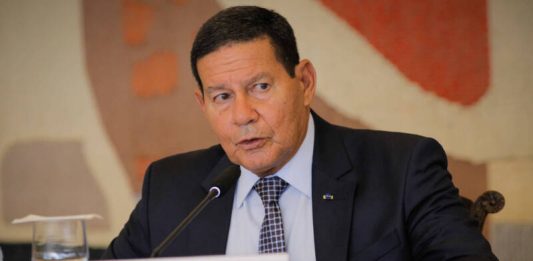 Mourão sobre o voto impresso: 'Judiciário está fazendo ativismo que não lhe compete'