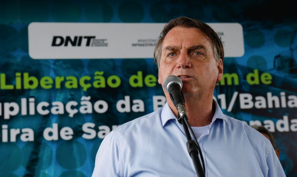 Bolsonaro diz que o povo dará um "um ultimato" a quem "desafiar a Constituição"