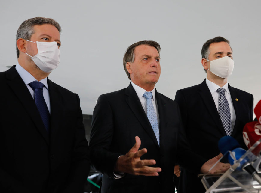Lira e Pacheco indicam boa receptividade para PL de Bolsonaro sobre liberdade na web