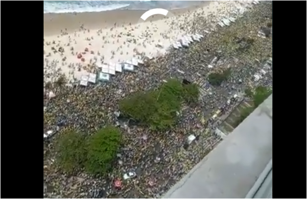 No Rio de Janeiro, manifestantes pró-Bolsonaro tomam a orla de Copacabana