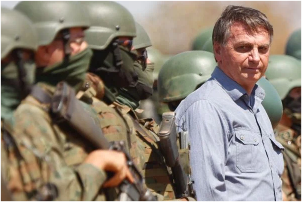 Militares dizem que se a Justiça tornar Bolsonaro inelegível, 'a cobra vai fumar'