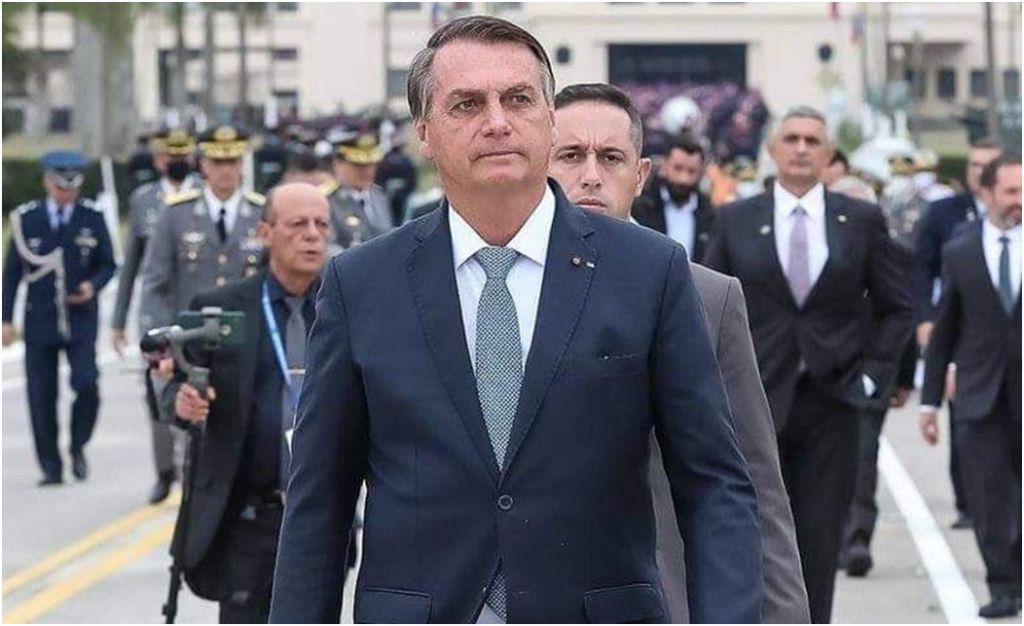 Bolsonaro sobre Forças Armadas: “Se eu der uma ordem absurda, elas cumprirão? Não"