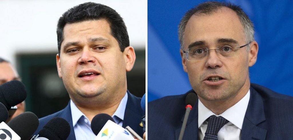 Contra indicação de Bolsonaro ao STF, Alcolumbre tem usado 'dossiê' contra Mendonça