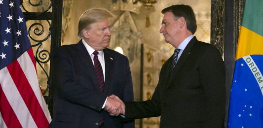 "O Brasil é sortudo de ter um homem como Jair Bolsonaro", diz Trump em carta pessoal