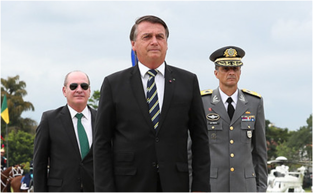 Bolsonaro volta a citar Forças Armadas sobre eleição 2022: “Não vai ter sacanagem”