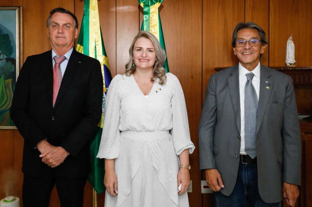 Em demonstração de força, PTB decide enviar convite formal de filiação a Bolsonaro