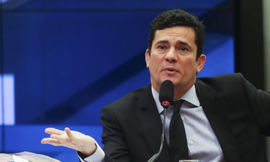 Moro diz que é "pouco conservador" e defende "adotar políticas inclusivas"